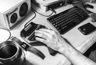 34岁萨拉赫独造两球仍难掩一个事实：利物浦的争四全靠这条老腿