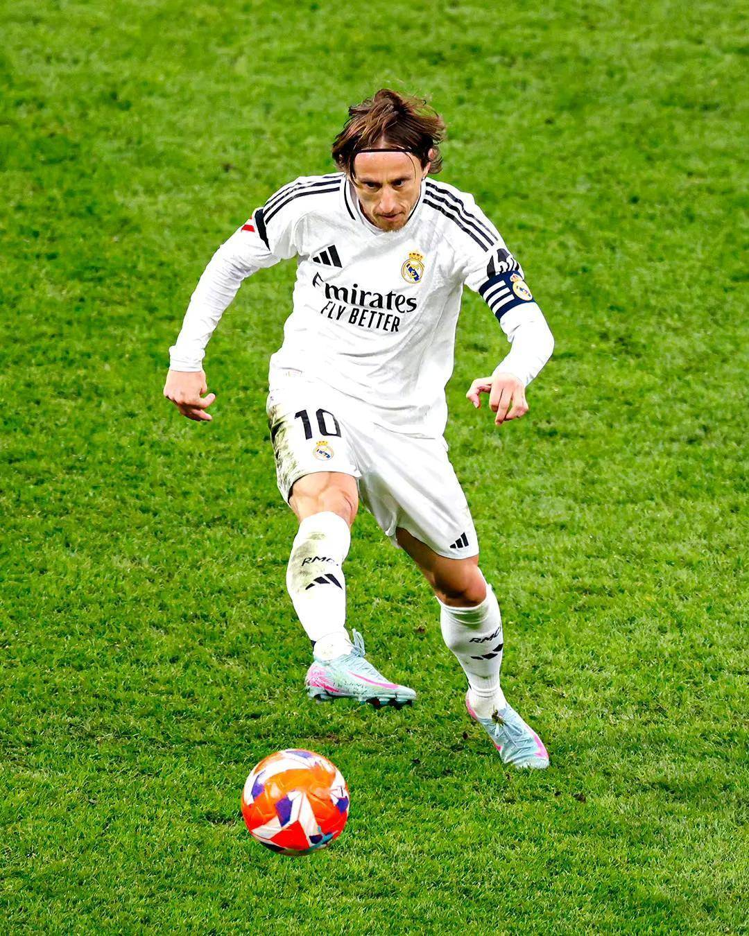 西甲一场2-1送大礼，皇马掉链子，惨遭绝杀