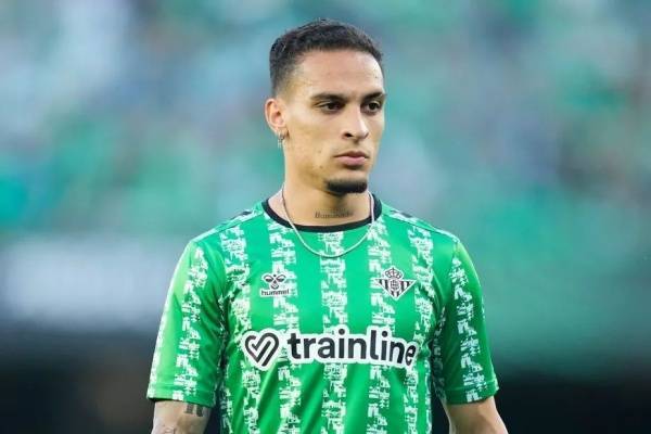 安东尼拒千万年薪坚守贝蒂斯：从曼联弃将到西甲宠儿的救赎之路